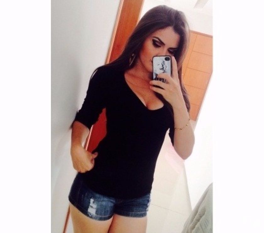 Belle brune pour massage complet.